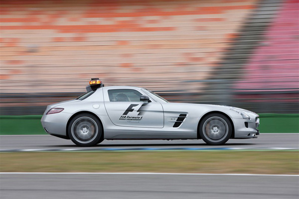 Mercedes-Benz SLS AMG - автомобиль безопасности 