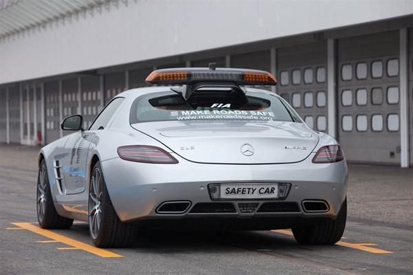 Mercedes-Benz SLS AMG - автомобиль безопасности 