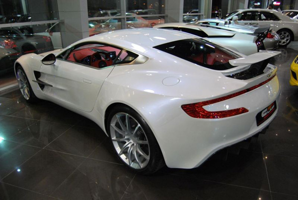 Дубайский Aston Martin One-77