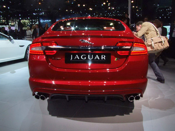 В Нью-Йорке дебютировали новые Jaguar XF и XFR