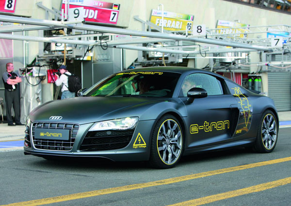 Серийный Audi R8 e-tron появится в 2012 году