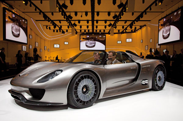 Porsche 918 Spyder нашел своих владельцев