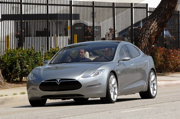 Tesla прекращает выпуск электромобиля Roadster