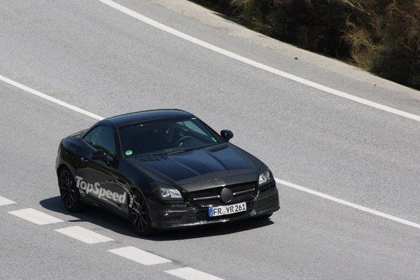 Mercedes-Benz тестирует "заряженный" SLK 55 AMG