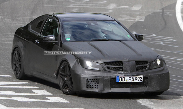 Купе Mercedes C63 AMG Black Series покажут 24 июля