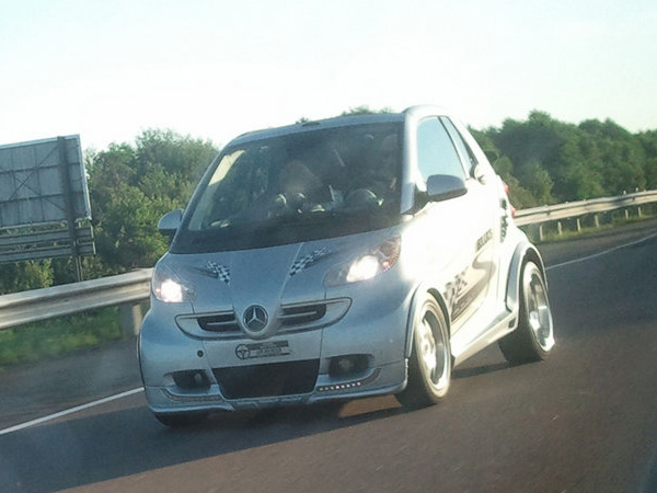 Smart Fortwo стилизованный под Mercedes SLR