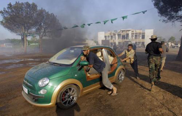 Каддафи ездил на уникальном FIAT 500 Castagna EV