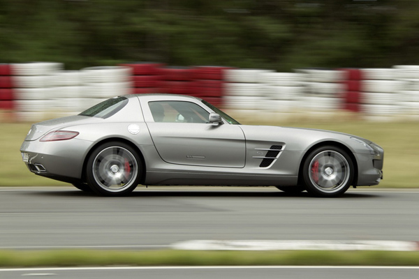 Mercedes-Benz SLS AMG получил новые опции