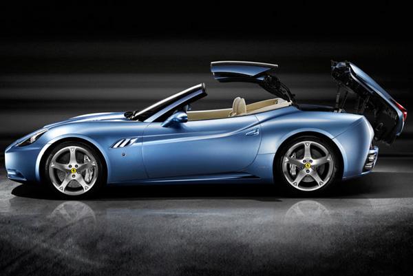 Новый Ferrari California появится в начале 2012 года