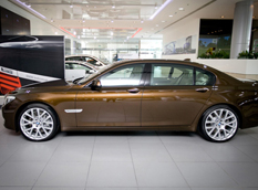 BMW привез в Дубай 7-Serie UAE Edition