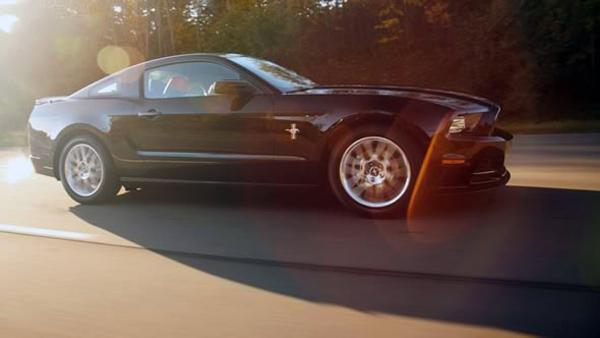 Ford показал опциональные пакеты для Mustang 2013
