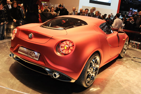 Alfa Romeo 4C Spider в представлении художников