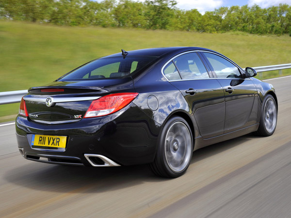 Vauxhall Insignia BiTurbo - новинка для Британии 