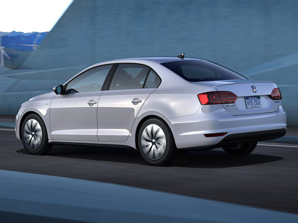 Volkswagen покажет Jetta Hybrid и E-Bugster Concept