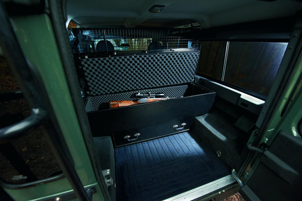 Land Rover представил Defender Blaser Edition