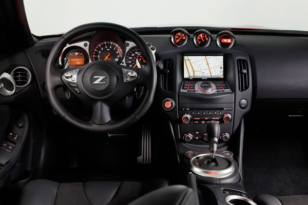 Nissan 370Z получил тонкие обновления на 2013 год
