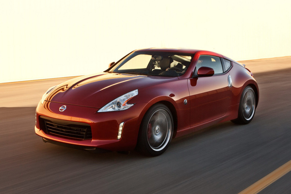 Nissan 370Z получил тонкие обновления на 2013 год