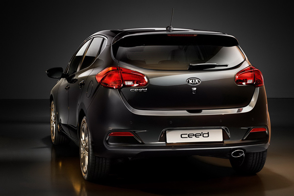 Kia опубликовала первые фото модели ceed 2013