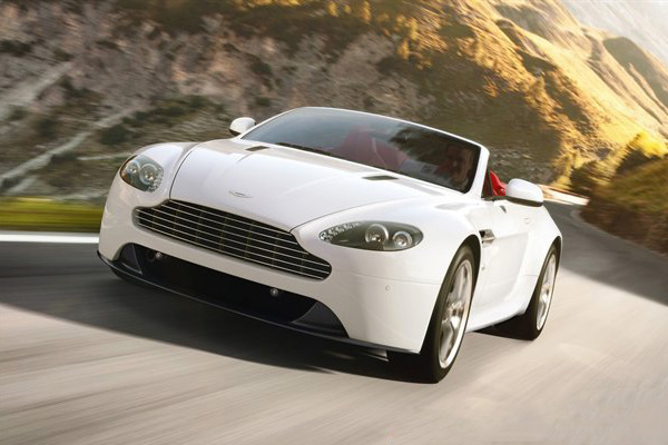 Aston Martin обновил V8 Vantage на 2012 год