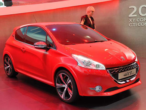 Три версии Peugeot 208 представлены в Женеве