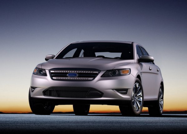 Ford поднял цену на Taurus 2013