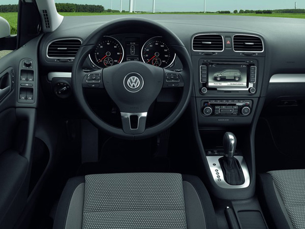 Серийный Volkswagen E-Golf покажут в сентябре