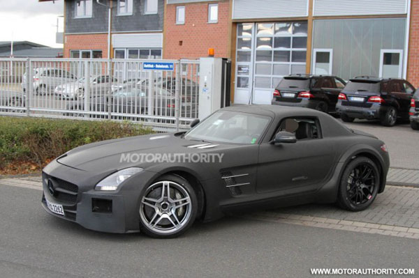 Появились фото Mercedes SLS AMG Black Series