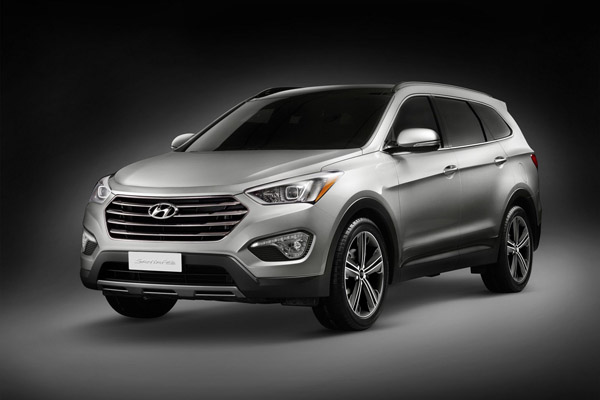 Hyundai анонсировал две версии Santa Fe 2013