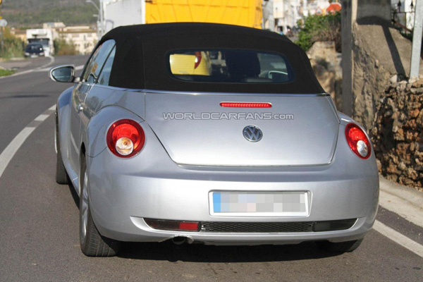 Volkswagen Beetle Cabrio замечен без камуфляжа