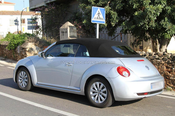 Volkswagen Beetle Cabrio замечен без камуфляжа