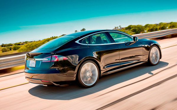 Продажи Tesla Model S начнутся в июне этого года