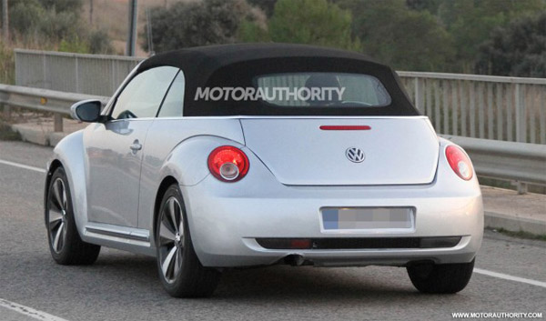 Volkswagen представит три версии кабриолета Beetle
