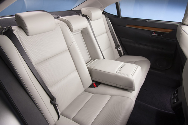 Lexus поделился сведениями о седане ES 2013