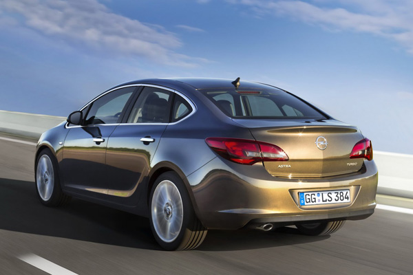 Opel официально представил седан Astra 2013