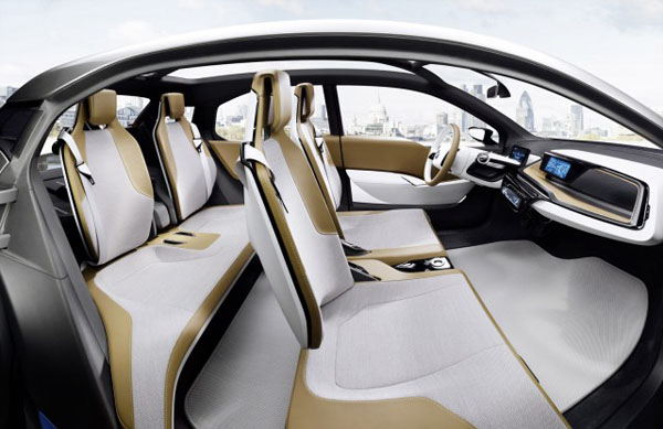 Компания BMW открыла новый iStore и показала i3
