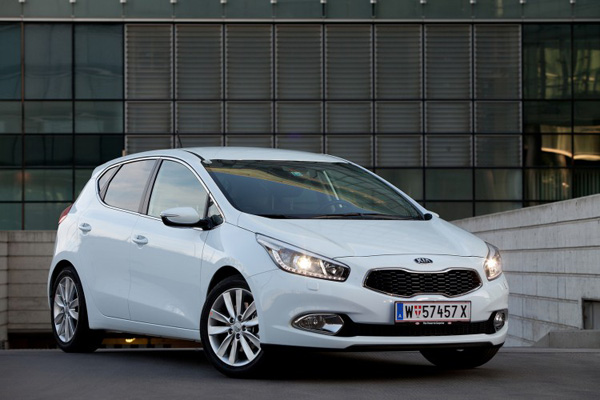 Названы рублевые цены на новый Kia cee’d