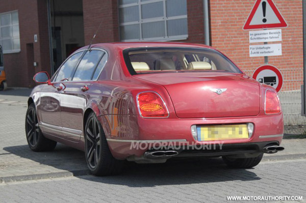 Bentley Continental Flying Spur получит двигатель V8