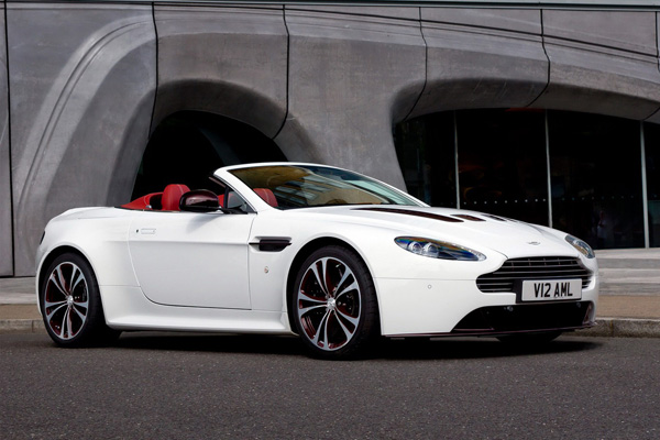 Aston Martin представил V12 Vantage Roadster 