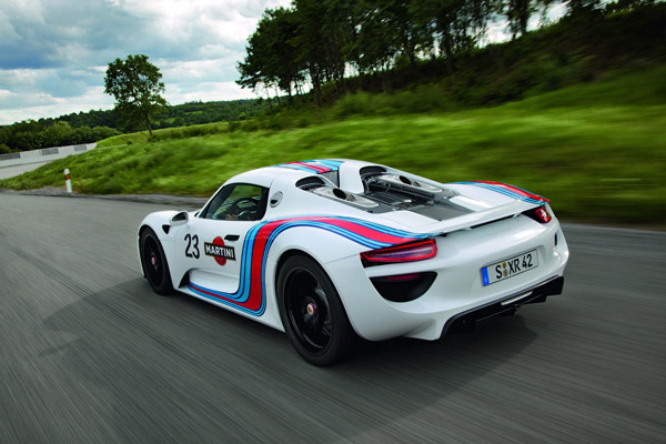 Porsche окрасил 918 Spyder в цвета Martini