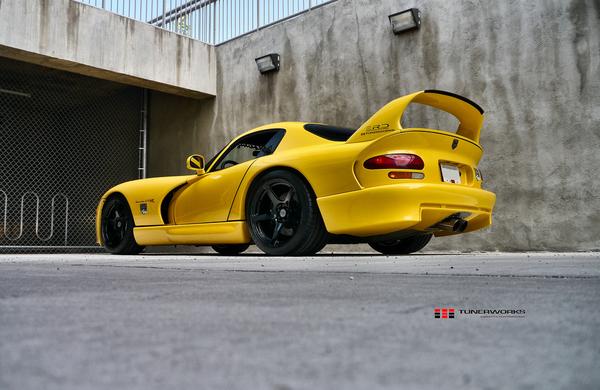 Dodge Viper Venom 650R на дисках от HRE Wheels