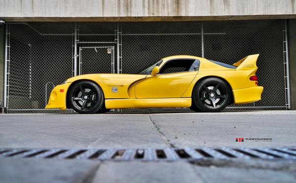 Dodge Viper Venom 650R на дисках от HRE Wheels