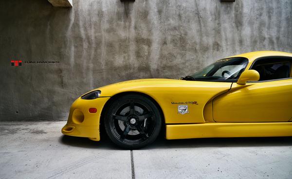 Dodge Viper Venom 650R на дисках от HRE Wheels