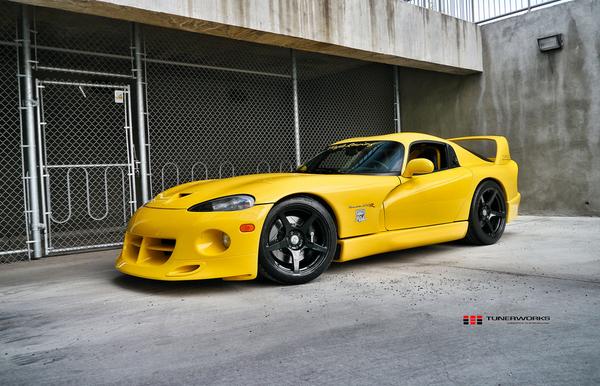 Dodge Viper Venom 650R на дисках от HRE Wheels