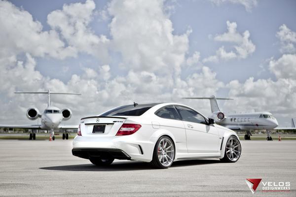 Mercedes-Benz C63 Black Series от Velos и HRE