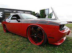 Spade Made снабдил Dodge Challenger катками на 26"