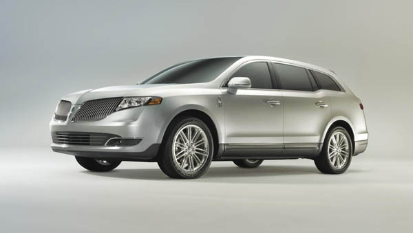 Lincoln MKT Town Car получил новый двигатель