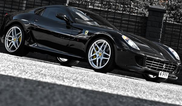 Kahn Design слегка доработалo Ferrari 599 Fiorano