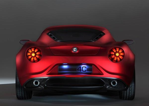 Новые данные о купе и кабриолете Alfa Romeo 4C 