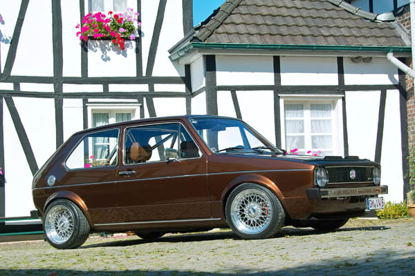 Volkswagen Golf I «запрягли» 220-ю лошадьми