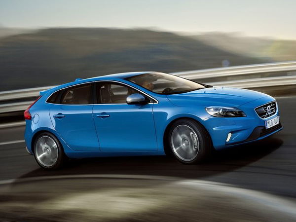 Volvo V40 наделили спортивным пакетом R-Design